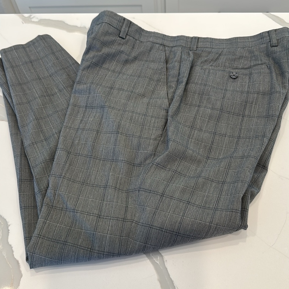 Men's Tiger Woods Collection Golf Pants
Size 38X32 Gray Slacks